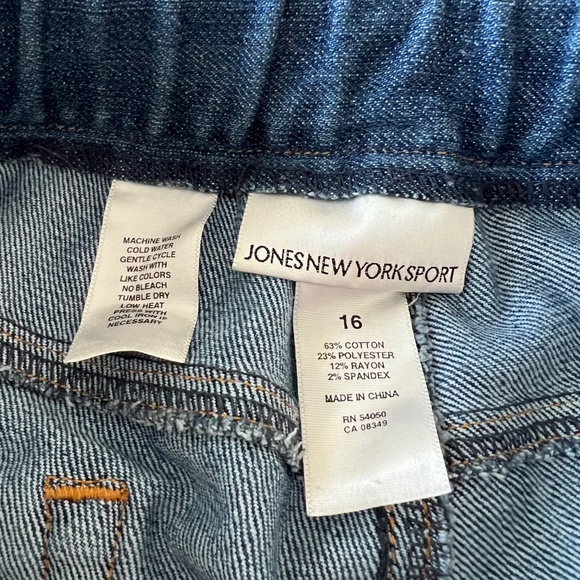 Jones New York Sport Embroidered Cropped Denim size 16 - Picture 7 of 7
